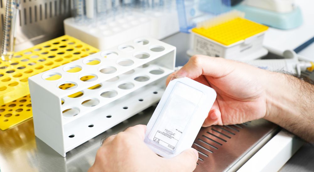 Azoury IVF Lebanon Clinic andrologist using the microfluidics sperm selection new technology. Azoury IVF Lebanon Clinic andrologist using the microfluidics sperm selection new technology.